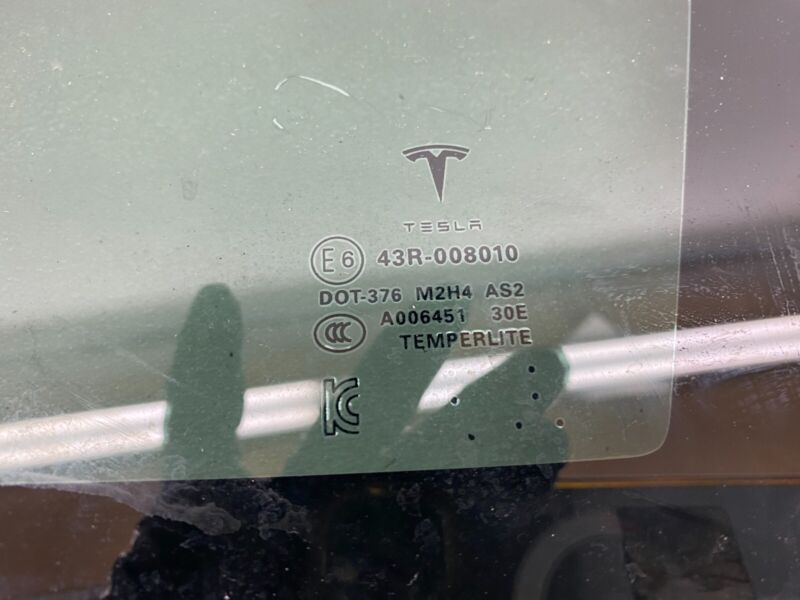 E6 43R-008010 2012-2020 Tesla Model S Rear Passenger Side Quarter Fixed Glass Right Assembly