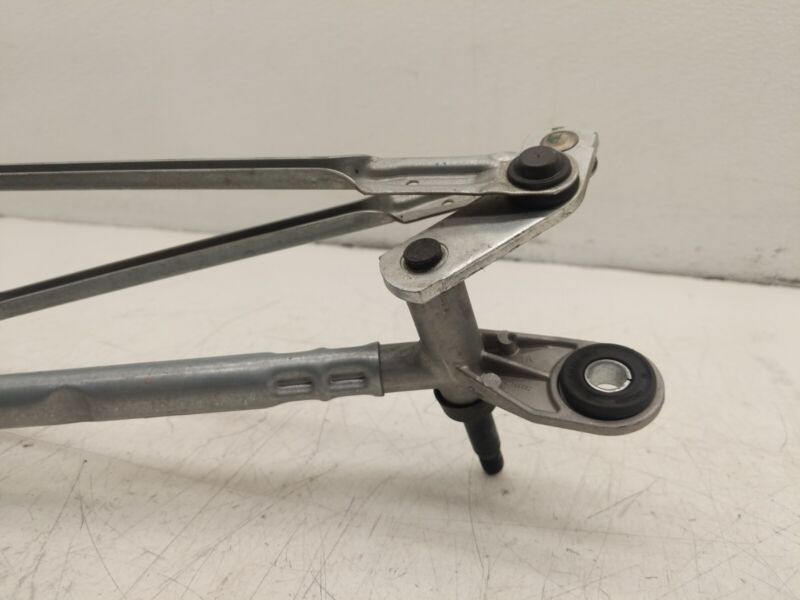 2020-2023 Tesla Model Y Front Windshield Wiper Linkage Motor & Module Assembly