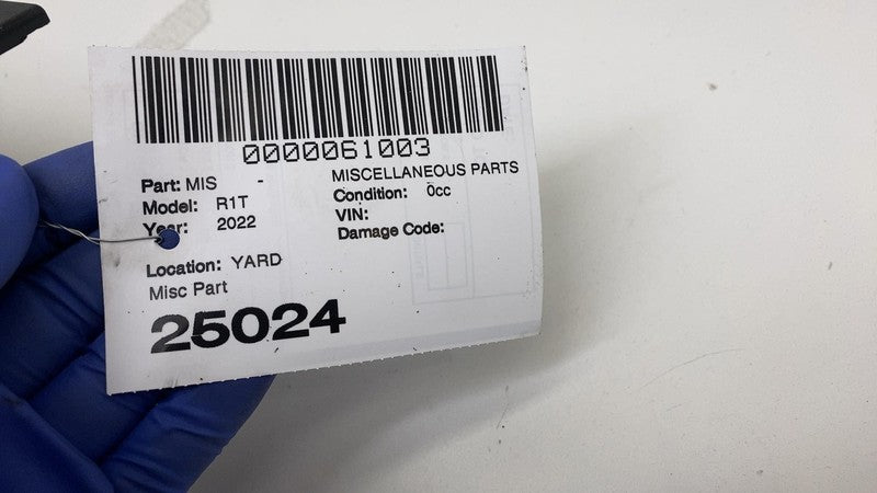 PT00029913F ⭕2022-2024 Rivian R1T Meridian Underseat Subwoofer Speaker Assembly PT00029913-F