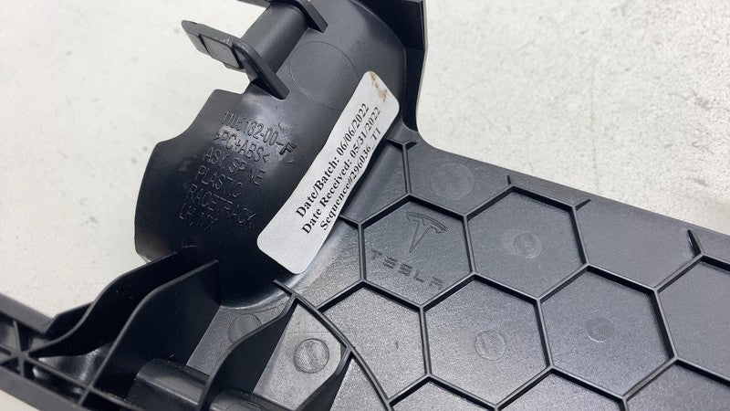 ⭕ 21-23 Model X Rear Left Door Spine Plastic Race Track Trim Panel 110