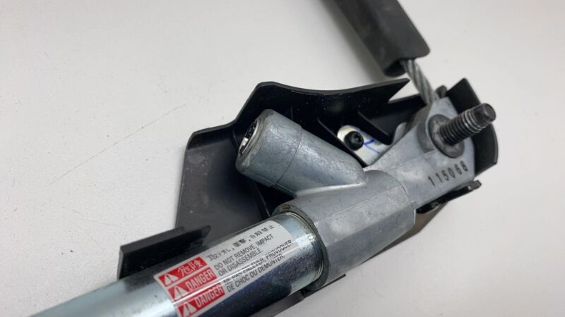 100526500C 12-20 Tesla Model S Front Right Lap Pretensioner 16-20 Tesla Model X Front Left
