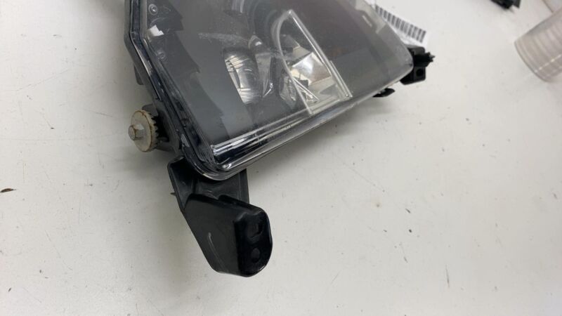600591400F 2012-2020 Tesla Model S Front Passenger Side Cornering Light Corner Lamp Right