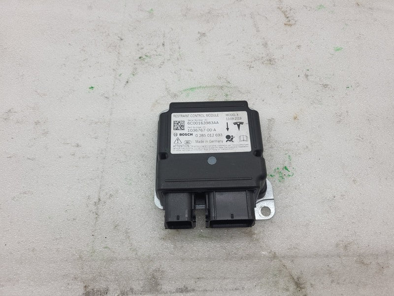 103676700A 16-20 Model X Safety Restraint Control Module Computer (Crash Data) 1036767-00-A
