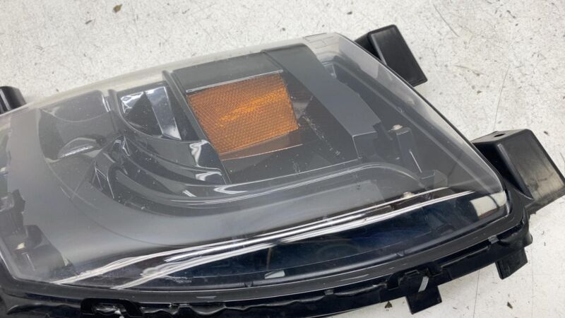 100599500D 2012-2020 Tesla Model S Front Driver Side LED Fog Light Cornering Lamp Left Assy
