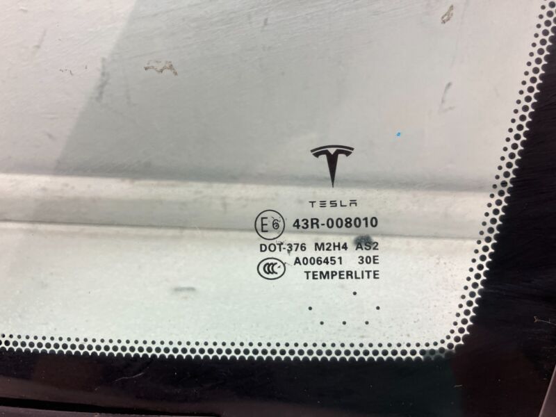 2012-2015 Tesla Model S MS Rear Passenger Side Quarter Fixed Glass Right RH Assy