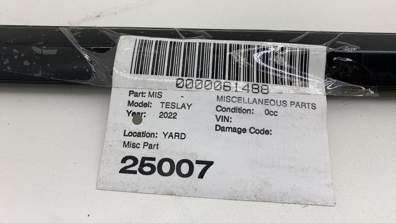 ⭕ 2020-2024 Tesla Model Y Front Right Door Window Outer Belt Assy 1495