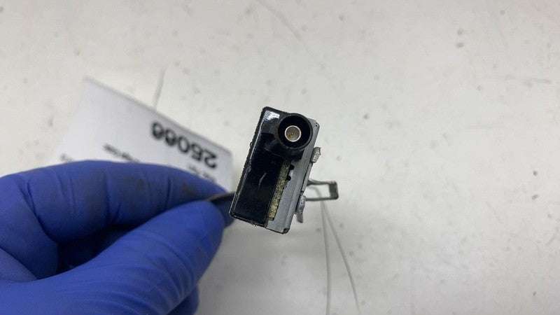 ⭕ 2012-2020 Tesla Model S Rear Right Radio Antenna Amplifier Module 10