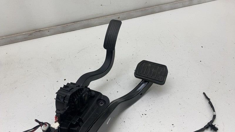 ⭕ 2020-2023 Tesla Model Y Accelerator and Brake Pedal Pad Assembly 118