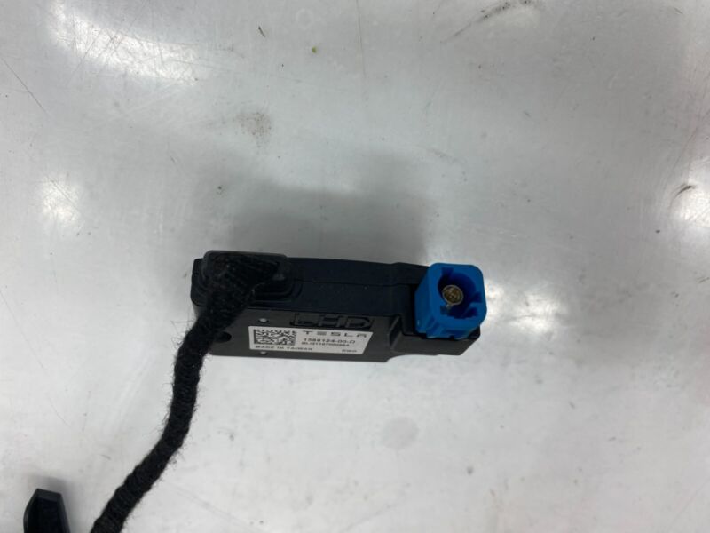 1588124 00 D 21-24 Model S Windshield Triple Cam w/ HVAC Sensor + Fan to Bracket 1588531-00-C