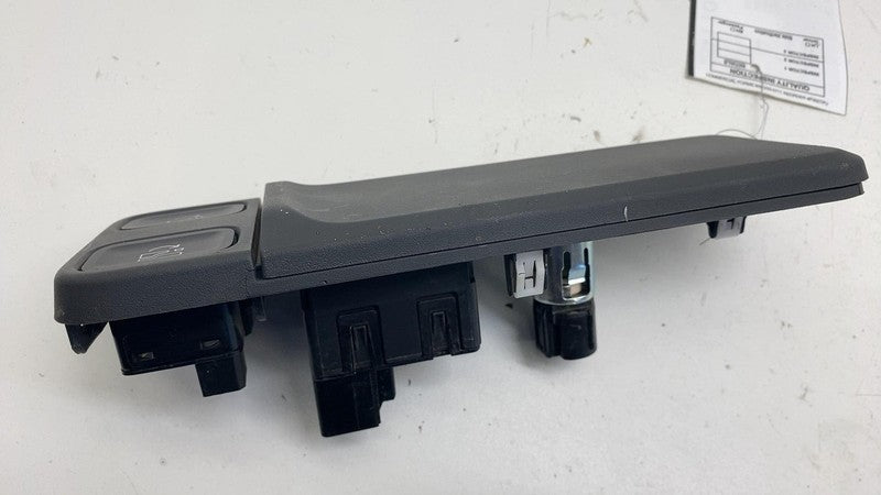 PT00050077D ⭕ 22-25 Rivian R1S Rear Left Quarter Trim Cover & Switch & Outlet PT00003094-D