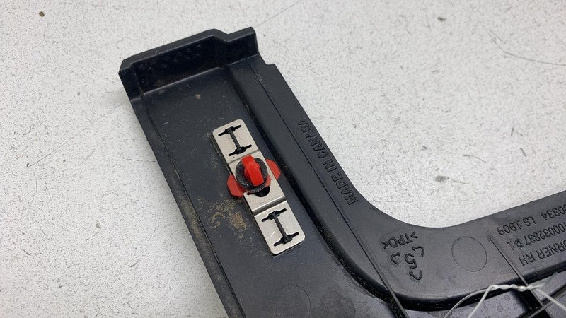 PT00030676 ⭕ 22-24 R1T Rear Left & Right Door Back Corner Trim PT00030676-C / PT00030677-C