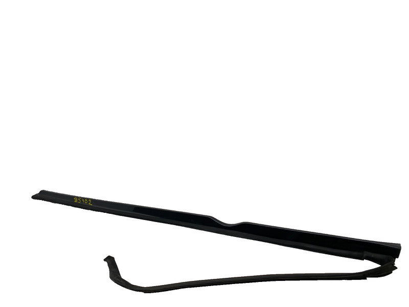 1012217-00-F ⭕12-23 Tesla Model S Right Rocker Panel Scuff Plate Molding w/ Seal 1012217-00-F