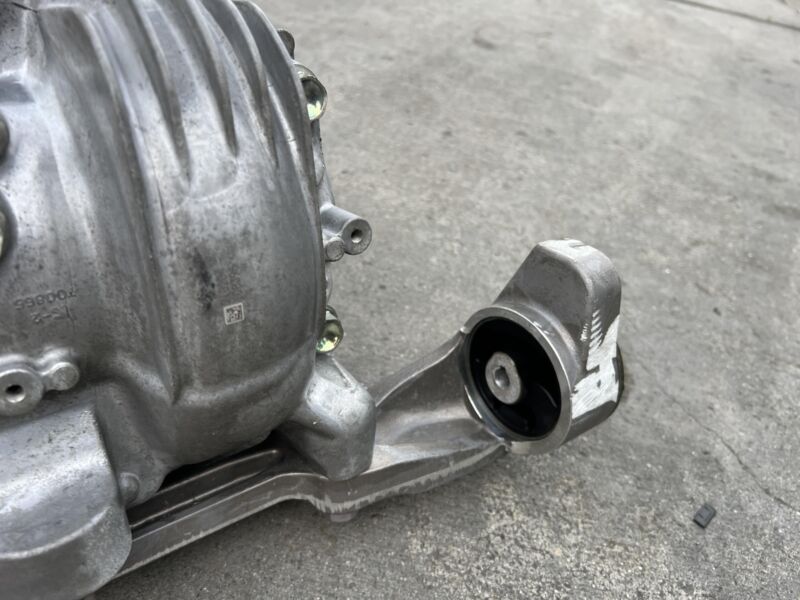 NA1J-39730 2019-2023 Mazda MX-5 Miata Rear Axle Differential Carrier w/ Mount Support A/T