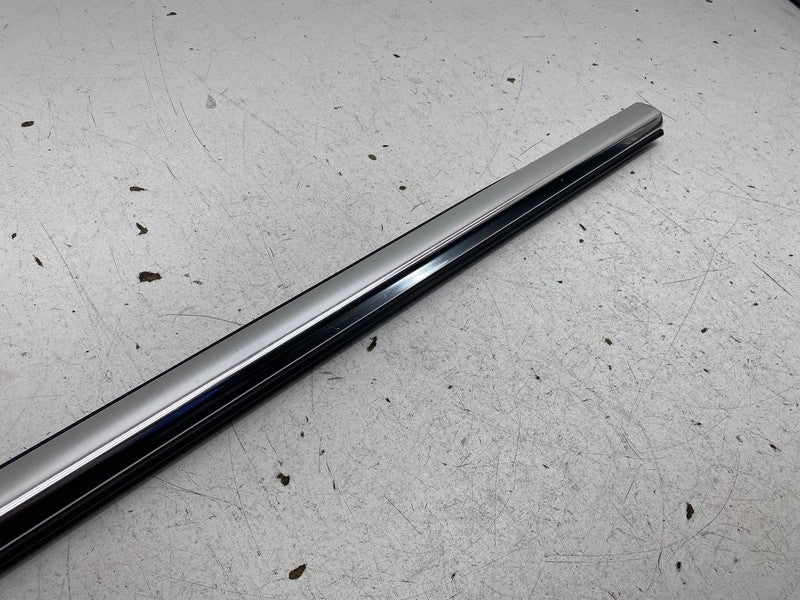 ⭕14-24 Maserati Ghibli Front Passenger Side Door Window Outer Belt Mol