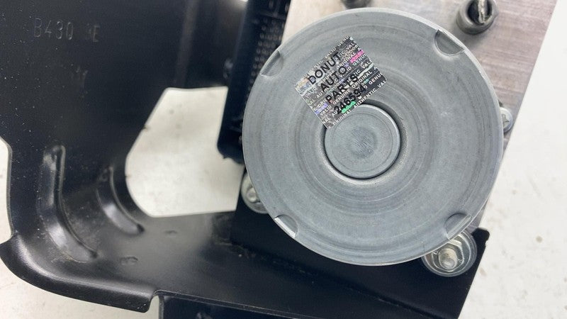 6701037380 ⭕ 14-20 Maserati Ghibli 3.0L ABS Anti Lock Brake Pump Module & Bracket 670103738