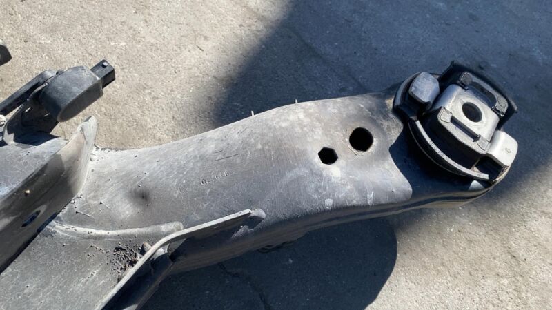 2016-2019 Mercedes-Benz GLE350 Rear Subframe Crossmember Cradle RWD Assembbly