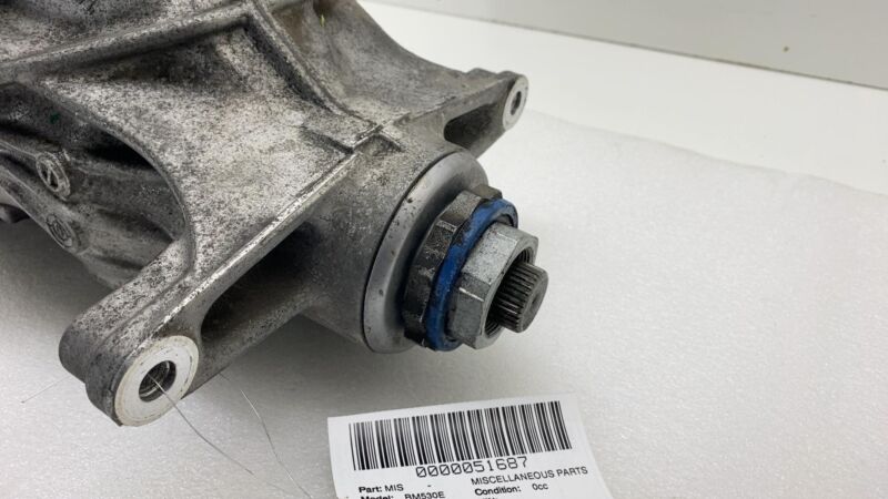 7573819 09 2021 BMW 530e G30 Rear Axle Differential Carrier Assembly 7573819 09 OEM