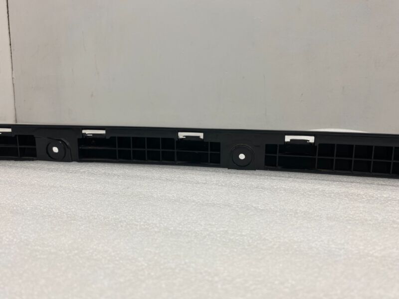 600772400E 2012-2023 Tesla Model S Rear Body Attachment Bumper Center Support Bracket Facia