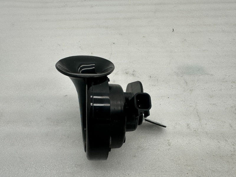 E1 0020046 ⭕ 2012-2020 Tesla Model S MS Seger Low Pitch Tone Horn 12V 410 Hertz w/ Bracket