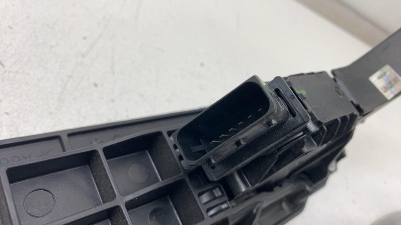 04581677AB 17-24 Chrysler Pacifica Front Stop Brake Pedal & Accelerator Throttle 04581677AB