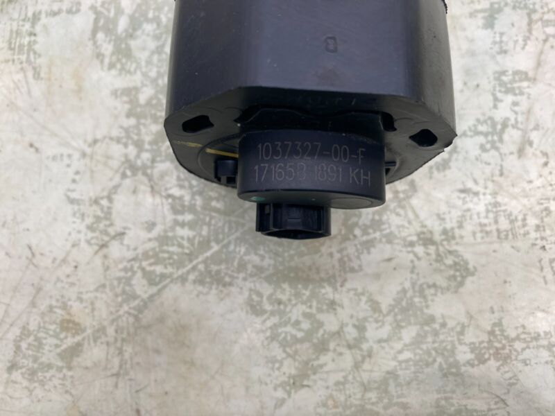 2016-2020 Tesla Model S X Cooling System Auxiliary Water Coolant Pump FWD Assy