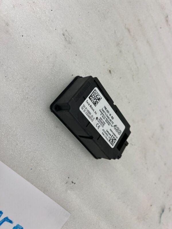 2017-2023 Tesla Model 3 Tire Pressure Monitor Sensor TPMS Receiver 1458965-00-A