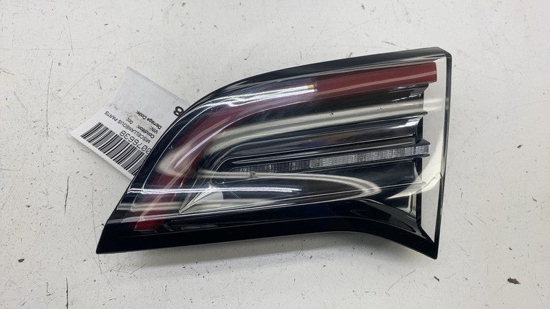 1077402 ⭕ 2017-2023 Model 3 Rear Right Inner Taillight LED Tail Lamp 3-Pin 1077402-00-E