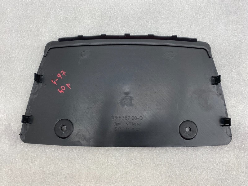 105835700D 2016-2020 Tesla Model X Rear Diffuser Tow Hitch Cover Bumper Fascia Cap Assembly
