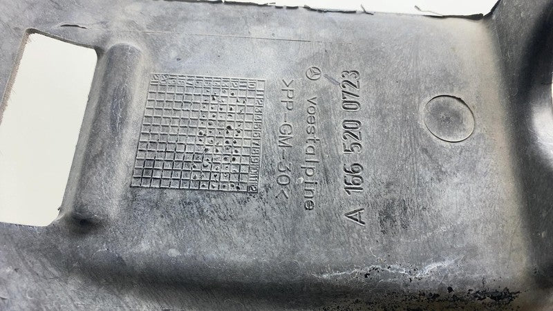 A1665200723 2016-2019 Mercedes-Benz GLE350 Center Under Body Floor Splash Guard Shield OEM