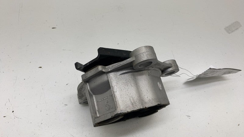 ⭕ 2021-2023 Polestar 2 Front Passenger Side Engine Motor Mount Bracket