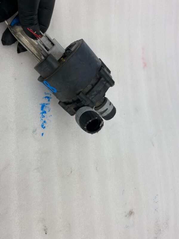 103732800F 2016-2020 Tesla Model X MX Cooling System Auxiliary Coolant Water Pump Assembly
