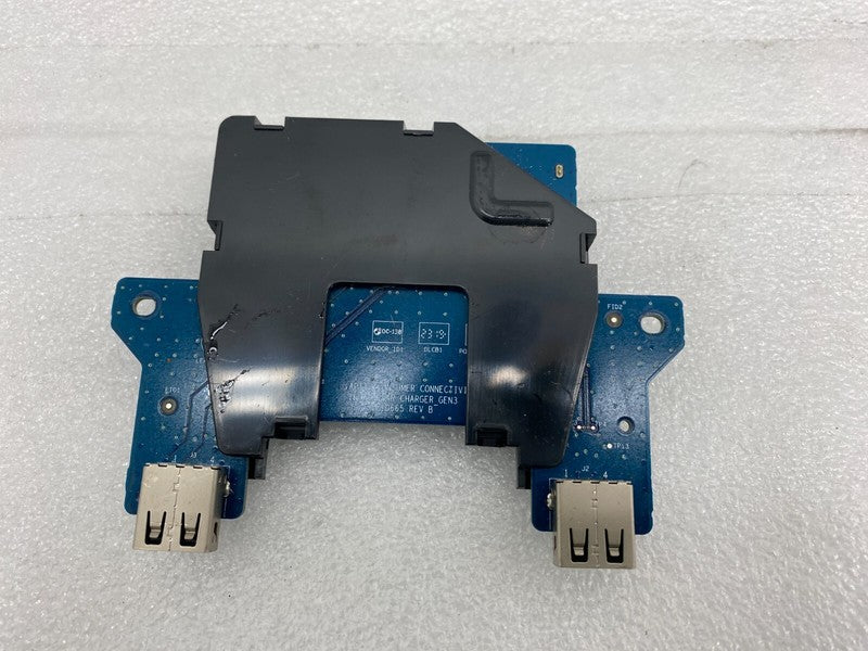 112170000C ⭕ 17-23 Tesla Model 3 Rear Generic USB/AUX Control Unit Hub Module 1121700-00-C