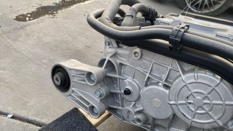 366011XFM0 2022 2023 2024 Kia EV6 Electric Engine Rear Drive Unit Motor Assembly RWD