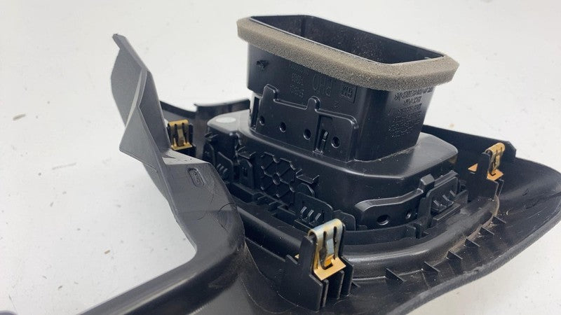 ⭕ 2025 Chevrolet Silverado 1500 Dash Center Right Side Bezel w/ Vent R