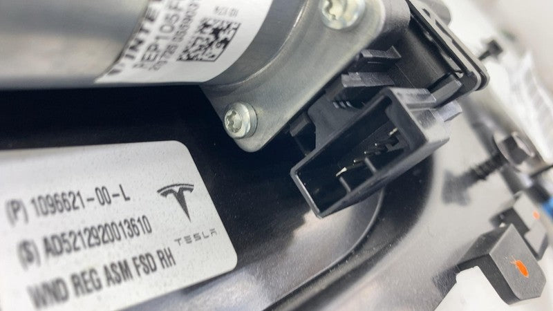 ⭕17-23 Model 3 Front Right Window Regulator Motor w/ Closeout Panel 10