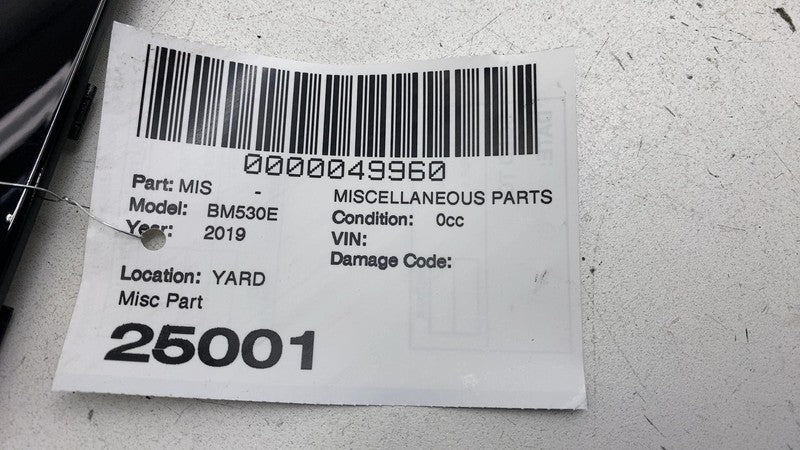 7439014 08 2017-2022 BMW G30 540i 530i 530e 550i Front Fender Pass Air Duct Trim 7439014-08