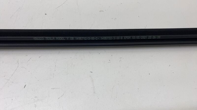 149571200C 2020-2023 Tesla Model Y MY Rear Left or Right Door Window Outer Belt Seal LH/RH