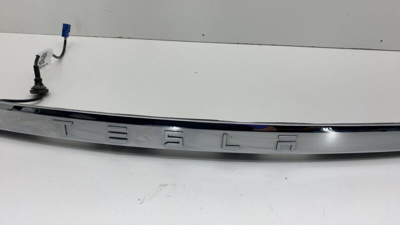 106126900C 16-20 Tesla Model S MS Rear View Back Up Camera w/ Liftgate Molding 1061269-00-C