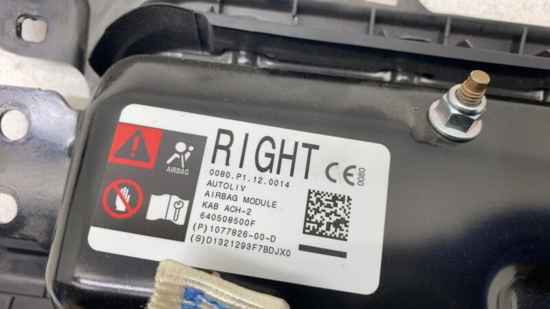 107782600D ⭕ 17-23 Tesla Model 3 Y Passenger Side Knee Airbag Safety Module Right 1077826
