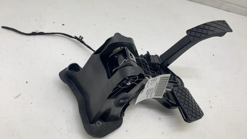 1EB 723 503 ⭕2021-2023 Volkswagen ID.4 Front Gas Accelerator Throttle & Brake Pedal Assembly