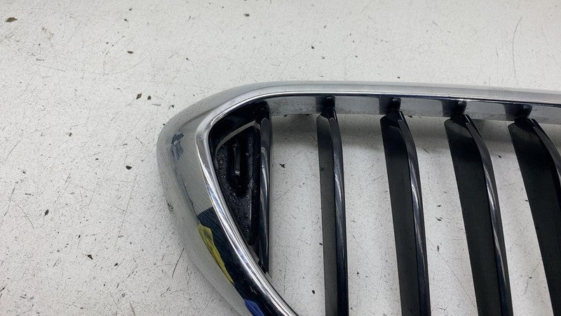8070470 2017-2021 BMW 530e G30 Front Passenger Side Bumper Kidney Grille Right 8070470