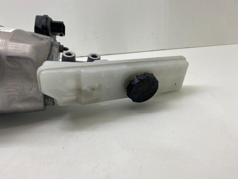 1044671 00 D ⭕ 2017-2023 Model 3 Power Brake iBooster Master Cylinder Reservoir 1044671-00-D