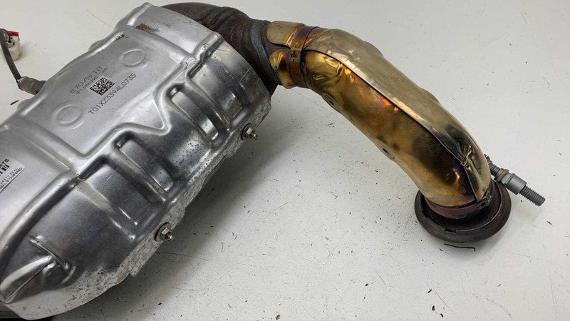 68629870AA ⭕ 2023-2025 Pacifica Exhaust & Catalytic Converter Manifold 10k miles 68629870AA