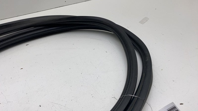 31662573 ⭕ 2021-2023 Polestar 2 Rear Trunk Tailgate Weatherstrip Rubber Seal OEM 31662573