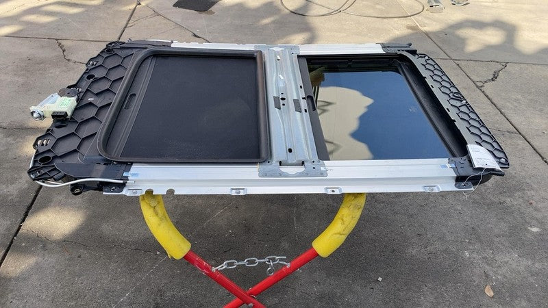 E2 43R-005013 ⭕ 2011-2016 Mini Cooper Countryman Front & Rear Panoramic Sunroof Glass Assembly