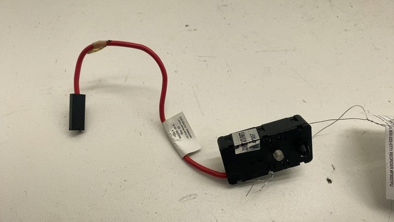 ⭕ 20-23 Model 3 Y Rear Right Radio Antenna Noise Filter Amplifier 1680