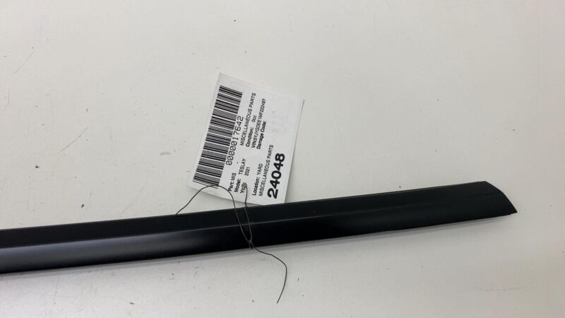 149571200C 2020-2023 Tesla Model Y MY Rear Left or Right Door Window Outer Belt Seal LH/RH