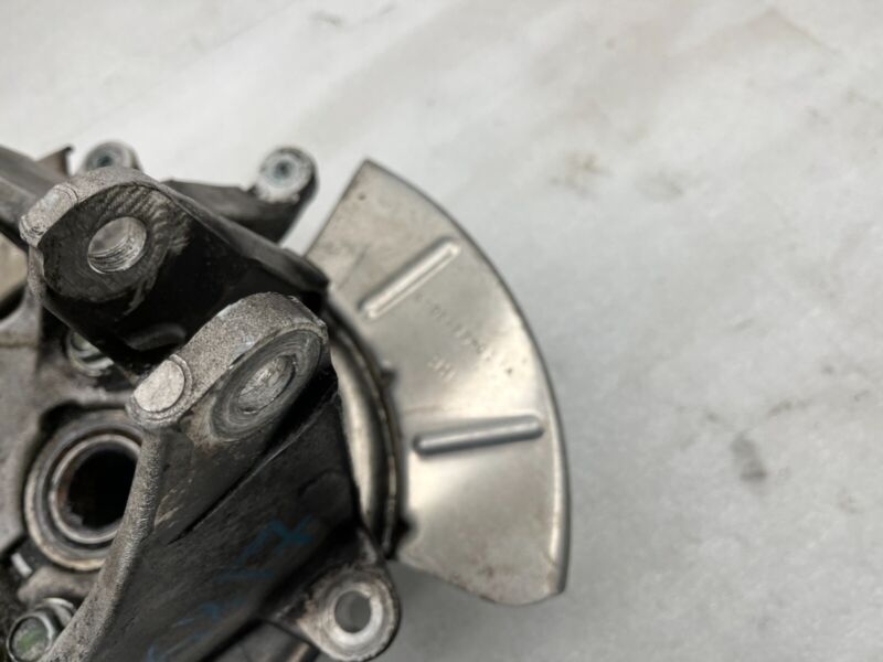 600702400B 2012-2015 Tesla Model S Rear Passenger Spindle Knuckle w/ Wheel Hub Right RH RWD