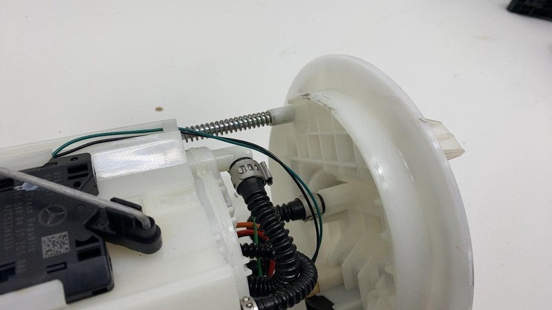 2016 2017 2018 2019 Mercedes-Benz GLE350 Fuel Gas Tank Pump Sending Sensor OEM