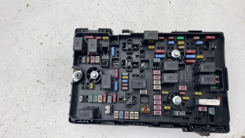 ⭕2017-2022 Chrysler Pacifica Engine Fuse Box Relay Junction Module Unit w/ Cover